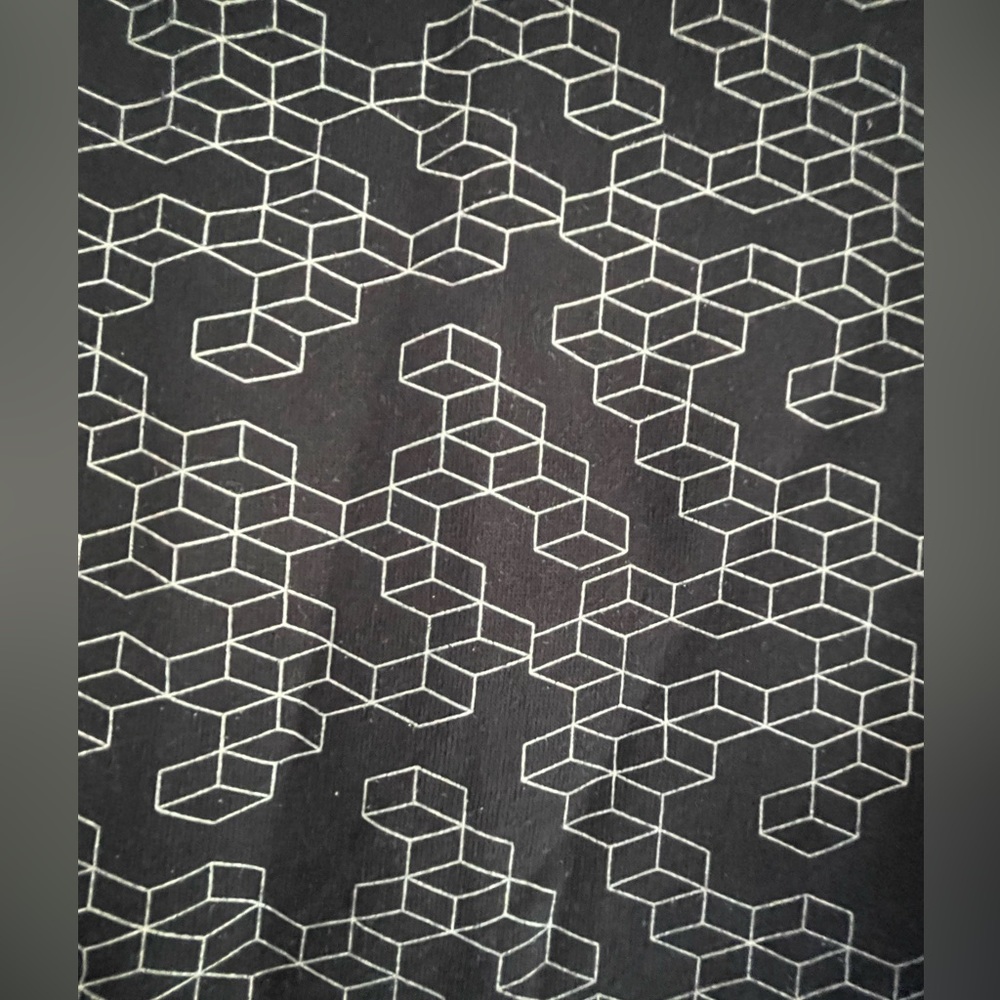 Sovereign Code - Geometrical Shape Sweater - XL - Picture 4 of 4